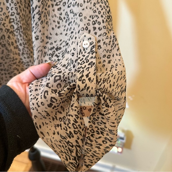 Pins and Needles Leopard Print Semi Sheer V-Neck Blouse Size Small - Picture 4 of 7